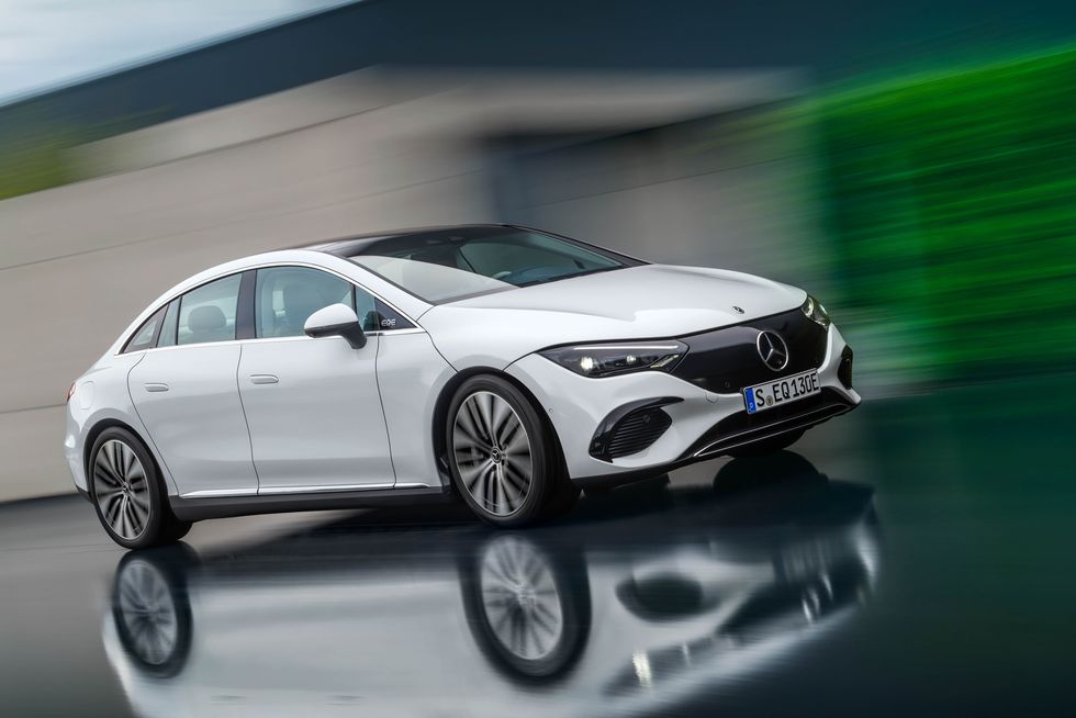 Фотография Mersedes EQE (10 слайд)